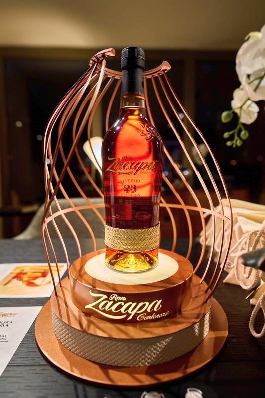 Zacapa cocktail bemutató a Code Showroomban. HOL Magazin 2024.