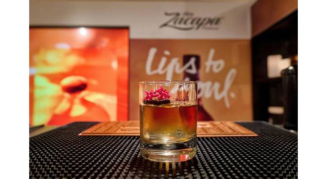 Zacapa cocktail bemutató a Code Showroomban. GasztroMagazin 2024.